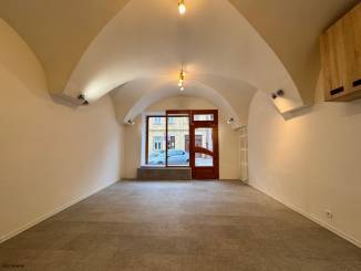 Priestor pre predajňu s výkladom - Mäsiarska ul., Košice